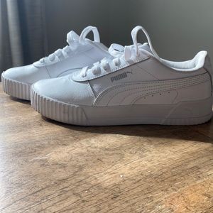 Puma - Carina L - white, size 7 women’s